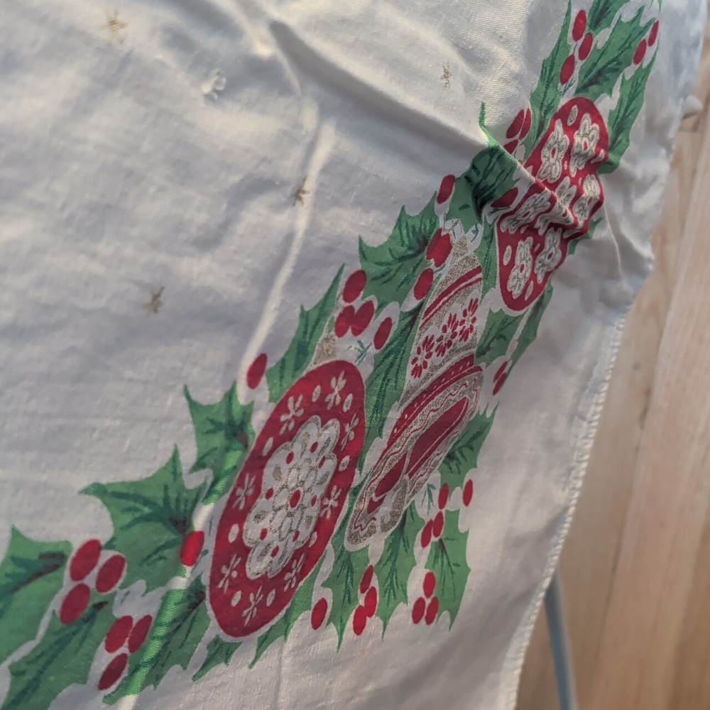 Vintage Holiday Tablecloth with Red and Green Design - Picture 3 of 4